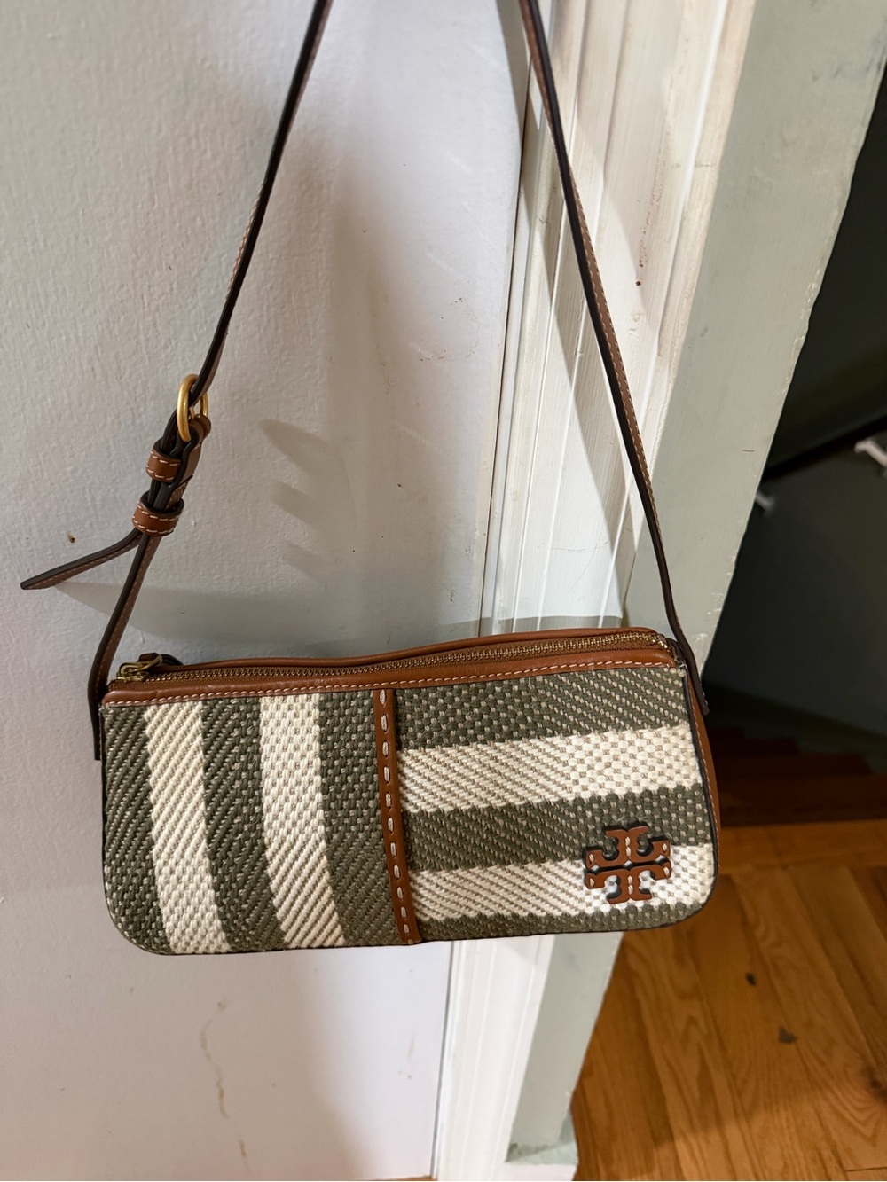 Tory Burch McGraw Stripe Wedge Shoulder Bag using 2 times only in pristine cond - Picture 10 of 16